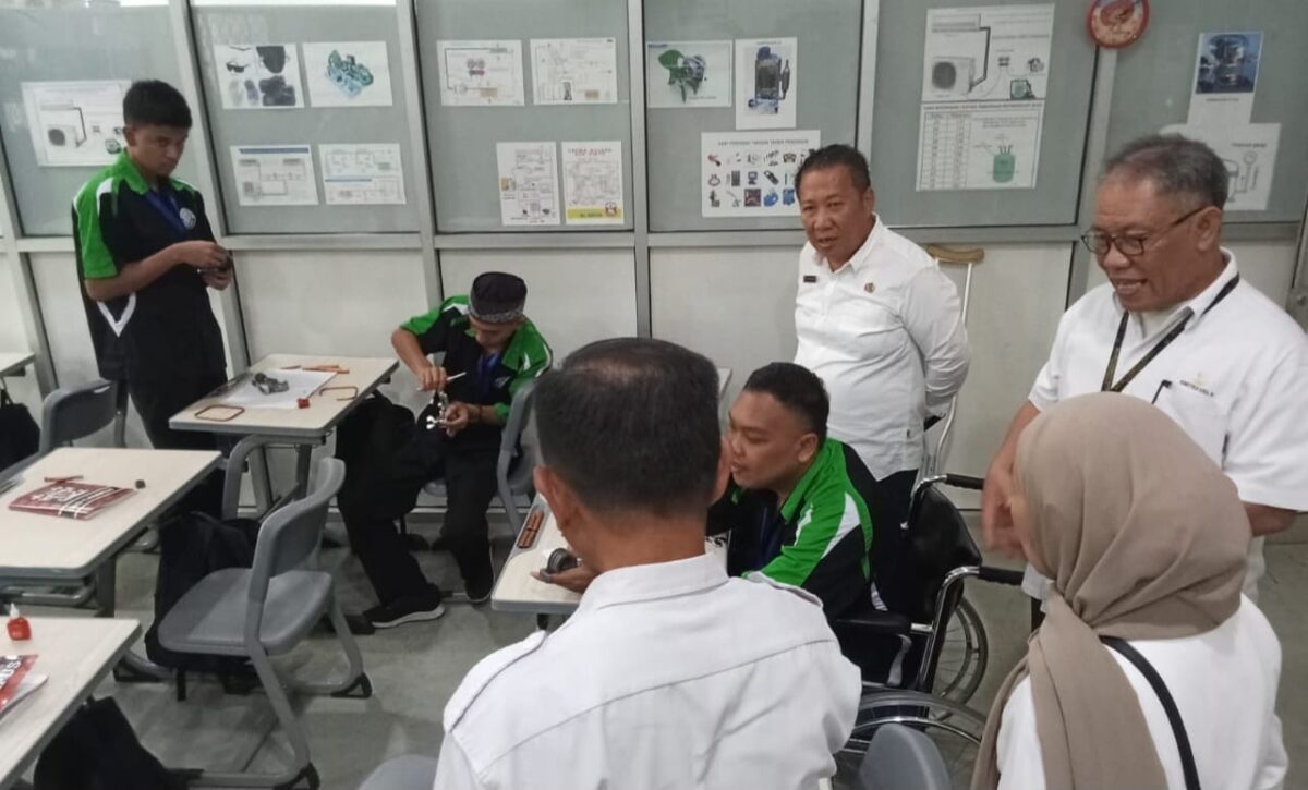 Kadis Sosial Tanggamus Hardarsyah saat mengunjungi balai pelatihan di STIS Bogor, Rabu 11 Juni 2025 |