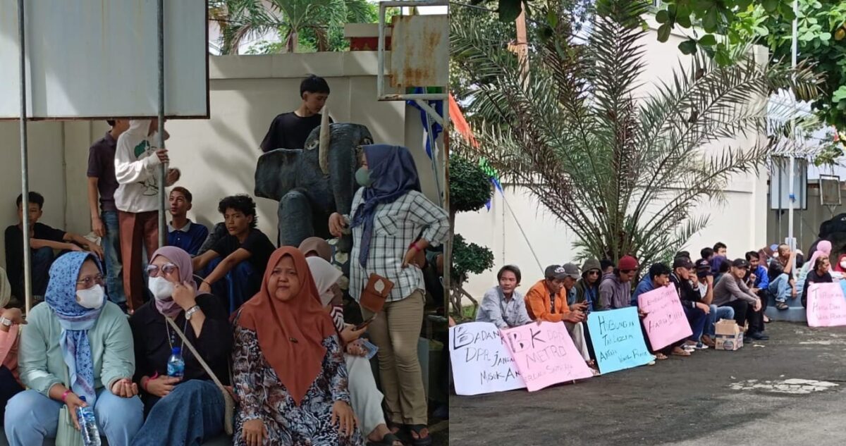 Kolase foto massa aksi demo di DPRD Kota Metro, Senin 15 Juni 2025 |