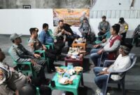 Kapolsek Kota Agung Iptu Rudi Khisbiantoro dalam program Ngobarmas di Pekon Kota Batu, Kota Agung, Tanggamus, Rabu 18 Juni 2025, malam | Herdi/Media Prioritastv.com.