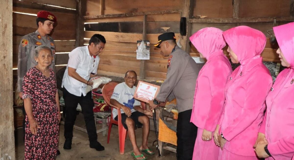 Penyaluran Bantuan Polres Tanggamus di Kota Agung Timur, Kamis 19 Juni 2025 | Dok. Humas Polres Tanggamus.