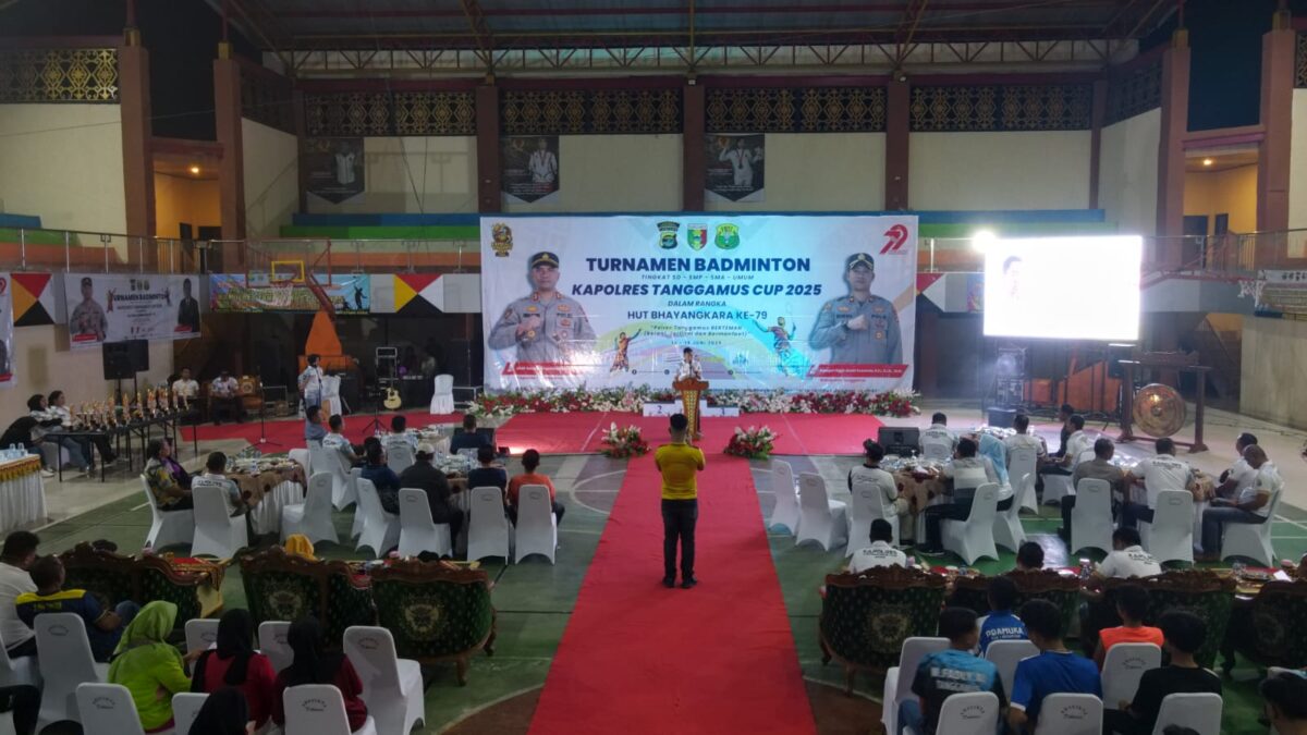 Penutupan Badminton Kapolres Tanggamus Cup 2025 di GOR Kota Agung, Kamis 19 Juni 2025, malam | Dok. Humas Polres Tanggamus.