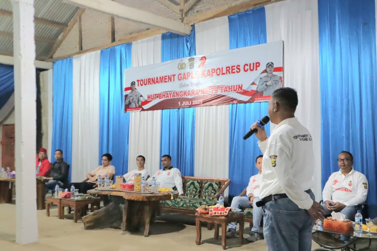 Ketua Granat Tanggamus Agus Ciek saat memberikan sambutan dalam pembukaan turnamen gaple Kapolres Tanggamus Cup 2025, Jumat 20 Juni 2025, malam | Asrul Ariski/Media Prioritastv.com.