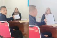 Adi Putra Amril selaku Kuasa Hukum Rudi Candra saat menyerahkan Somasi kepada PT AKM di Pringsewu | Dok. Red Justicia Law Firm.