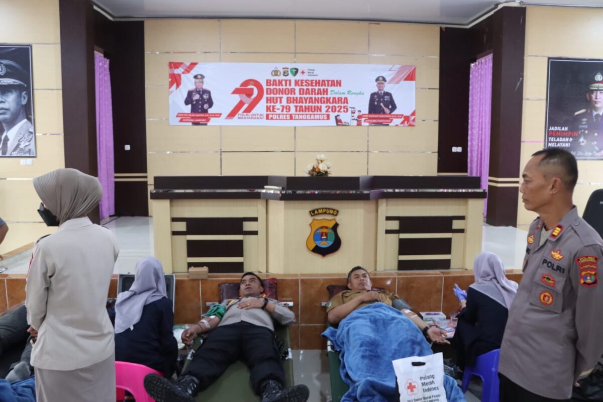 Kapolres Tanggamus saat memimpin pelaksanaan donor darah di Aula Paramasatwika, Senin 23 Juni 2025.