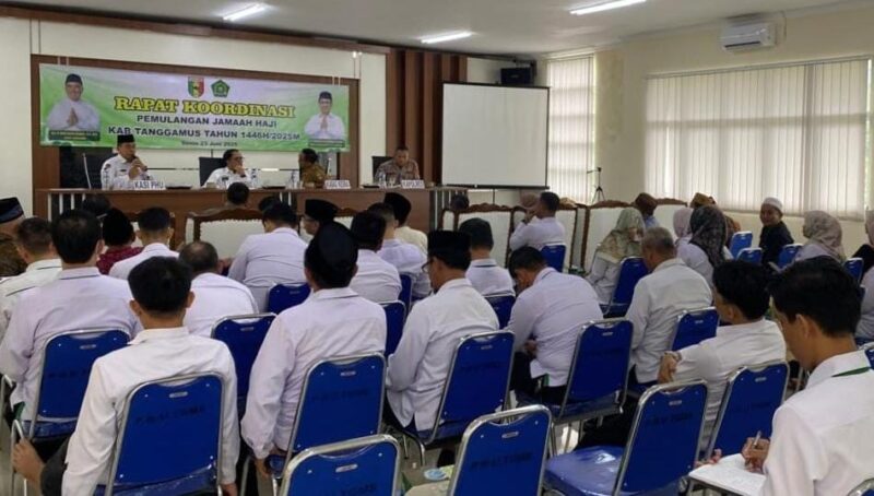 Rapat koordinasi dalam rencana pemulangan jamaah haji Tanggamus di Aula Pusat Layanan Haji Terpadu Kemenang Tanggamus, Senin 23 Juni 2025 | Herdi/Media Prioritastv.com.