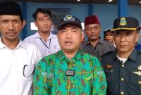 Kadis Perikanan Tanggamus Darma Setiawan saat memberikan keterangan pers usai larung laut di Kota Agung, Jumat 27 Juni 2025 | Herdi/Media Prioritastv.com.