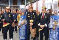 Wakil Panglima Pengintokh Alam Kerajaan Adat Paksi Pak Sekala Brak Kepaksian Pernong, Mirza dalam kegiatan penganugerahan gelar oleh Paduka Yang Mulia SPDB Brigjen (Purn) Edward Syah Pernong, Sultan Sekala Brak Yang Dipertuan ke-23 kepada Kapolda Lampung dan istri, Minggu 29 Juni 2025 | Herdi/Media Prioritastv.com.