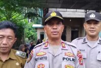 Kapolsek Semaka AKP Sutarto saat memberikan penjelasan terkait tewasnya warga Pekon Sripurnomo akibat serangan buaya, Senin 30 Juni 2025 | Herdi/Media Prioritastv.com.