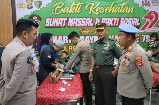 
 Sambut Hari Bhayangkara Ke-79, Polres Tulang Bawang Gelar Khitanan Massal Gratis Untuk 82 Anak