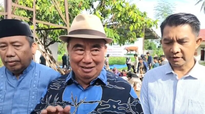 Bupati Tanggamus Moh. Saleh Asnawi saat memberikan keterangan usai memimpin pelaksanaan Kurban di Masjid Islamic Center, Kota Agung, Tanggamus, Sabtu 7 Juni 2025 | Herdi/Media Prioritastv.com.