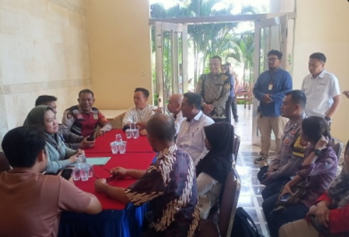 Tim Pemkab Pringsewu yang berhasil membawa kembali ART yang disekap di Jakarta | Dok. Pemkab Pringsewu.