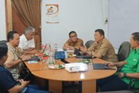 Rapat pembahasan Kemen LH RI Pusdal Regional Sumatera III dalan Percepatan Penanganan Sampah dan Peran Sektor Swasta di DLH Tanggamus, Selasa 1 Juli 2025 | Herdi/Media Prioritastv.com.