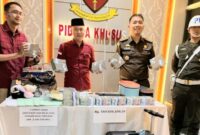 Tim Kajati Lampung saat menunjukan barang bukti yang berhasil disita, Rabu 2 Juli 2025 | Dok. Kejati Lampung.