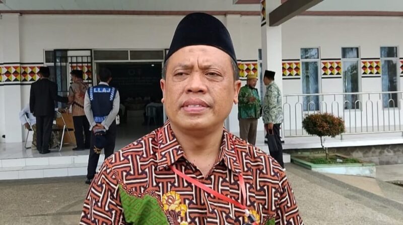 Panitia Musda sekaligus Sekretaris Umum MUI Tanggamus, Hajuli saat memberikan keterangan pers kepada awak media, Kamis 3 Juli 2025 | Herdi/Media Prioritastv.com.