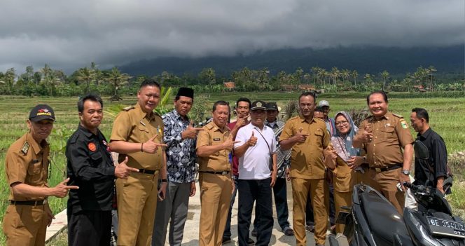 
					Peninjaun Pemkab Tanggamus di lokasi calon Pekon Rowosari, Kecamatan Sumberejo Tanggamus beberapa waktu lalu | Dok. Pemkab Tanggamus.