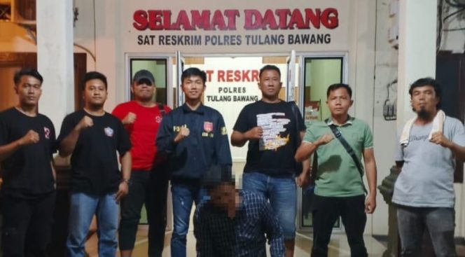 
					Tersangka Begal mengaku memerkosa anak SMP yang ditangkap polisi, Jumat 4 Juli 2025 | Dok. Humas Polres Tulang Bawang.