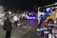 Kasi PHU Kemenag Tanggamus, H. Nursaad saat menyambut rombongan jamaah haji Tanggamus di Asrama Haji Rajabasa Bandar Lampung, Minggu, 6 Juli 2025 | Ist.