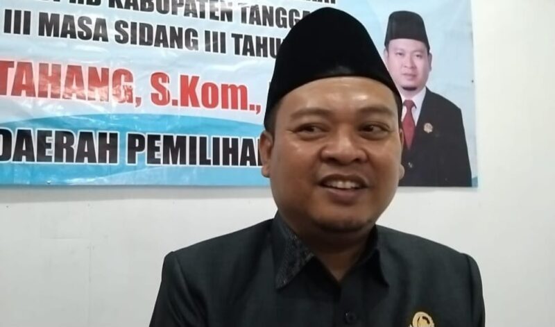Anggota DPRD Kabupaten Tanggamus, H. Tahang saat memberikan keterangan pers usai reses di Aula Kelurahan Kuripan, Kota Agung, Selasa 8 Juli 2025 | Herdi/Media Prioritastv.com.