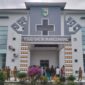 Para pegawai RSUD Batin Mangunang saat mogok kerja di depan gedung RS setempat, Selasa 15 Juli 2025 | Herdi/Media Prioritastv.com.