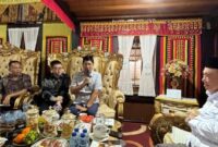 General Manager PT TEP, Mr. Park Byeong Seok menyampaikan maksud dan tujuan kepada Bupati Tanggamus, Moh. Saleh Asnawi di BLB Talang Padang, Rabu 16 Juli 2025 | Ist.