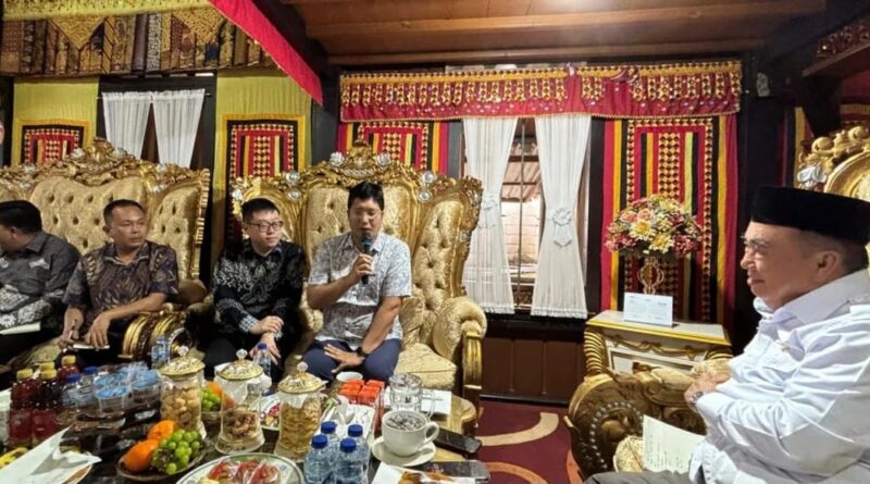 General Manager PT TEP, Mr. Park Byeong Seok menyampaikan maksud dan tujuan kepada Bupati Tanggamus, Moh. Saleh Asnawi di BLB Talang Padang, Rabu 16 Juli 2025 | Ist.