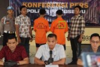 Dua tersangka geng BOM21 Pringsewu saat ditampilkan dalam konferensi pers usai ditangkap beberapa waktu lalu | Dok. Humas Polres Pringsewu.