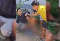 Pelaku saat diiterogasi warga sebelum diserahkan kepada pihak kepolisian, Jumat 18 Juli 2025 | Dok. Tangkapan Layar Video.