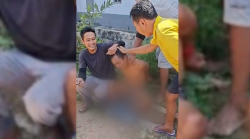 Pelaku saat diiterogasi warga sebelum diserahkan kepada pihak kepolisian, Jumat 18 Juli 2025 | Dok. Tangkapan Layar Video.