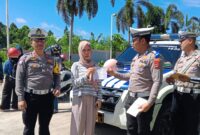 Penindakan melalui tilang oleh anggota Sat Lantas Polres Tanggamus dalam razia Operasi Patuh Krakatau 2025 di Jalinbar Kota Agung Barat, Sabtu 19 Juli 2025 | Dok. Polres Tanggamus.