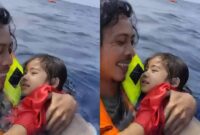 Abdul Rahman Agu, salah satu penumpang kapal yang viral setelah videonya tersebar luas di media sosial saat menolong anak hingga selamat, Minggu 20 Juli 2025 | Dok. Tangkapan Layar Video.