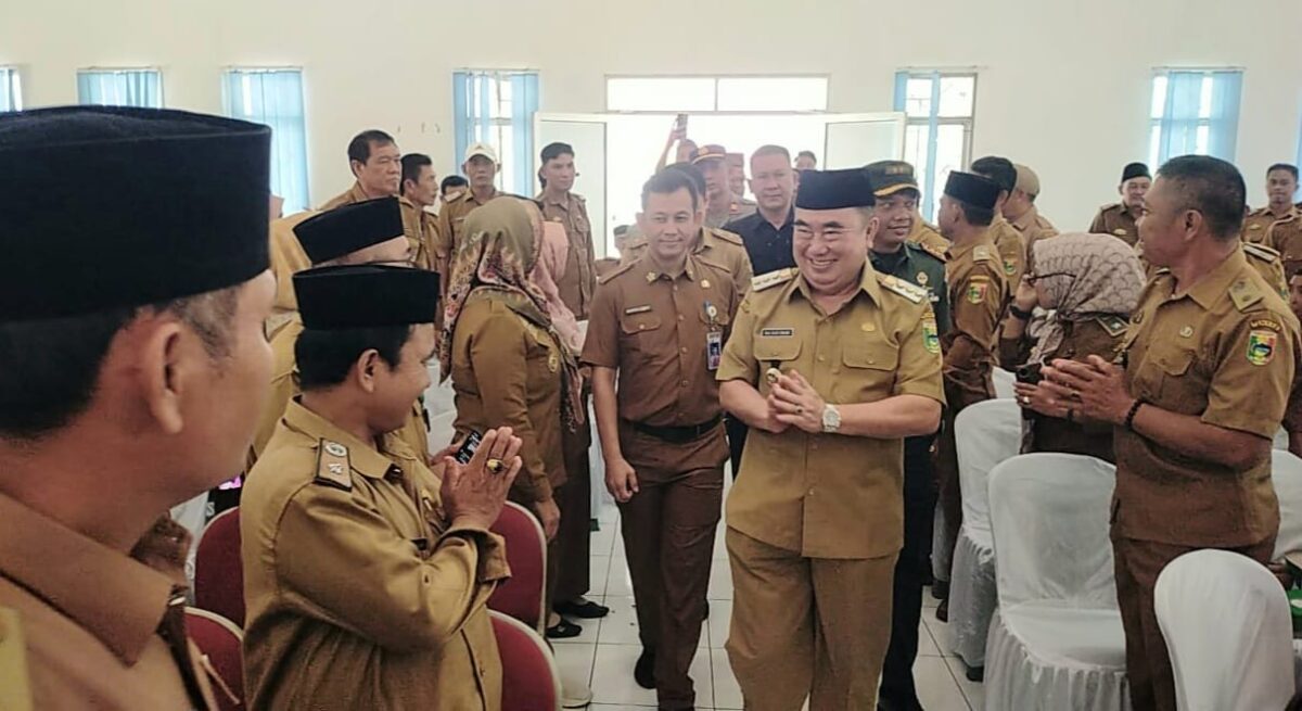 Bupati Tanggamus, Moh. Saleh Asnawi saat tiba di aula Islamic Center Tanggamus, Senin 21 Juli 2025 | Herdi/Media Prioritastv.com.