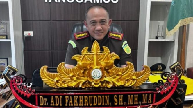 Kajari Tanggamus, Adi Fakhruddin saa memberikan keterangan pers, Selasa 22 Juli 2025 |