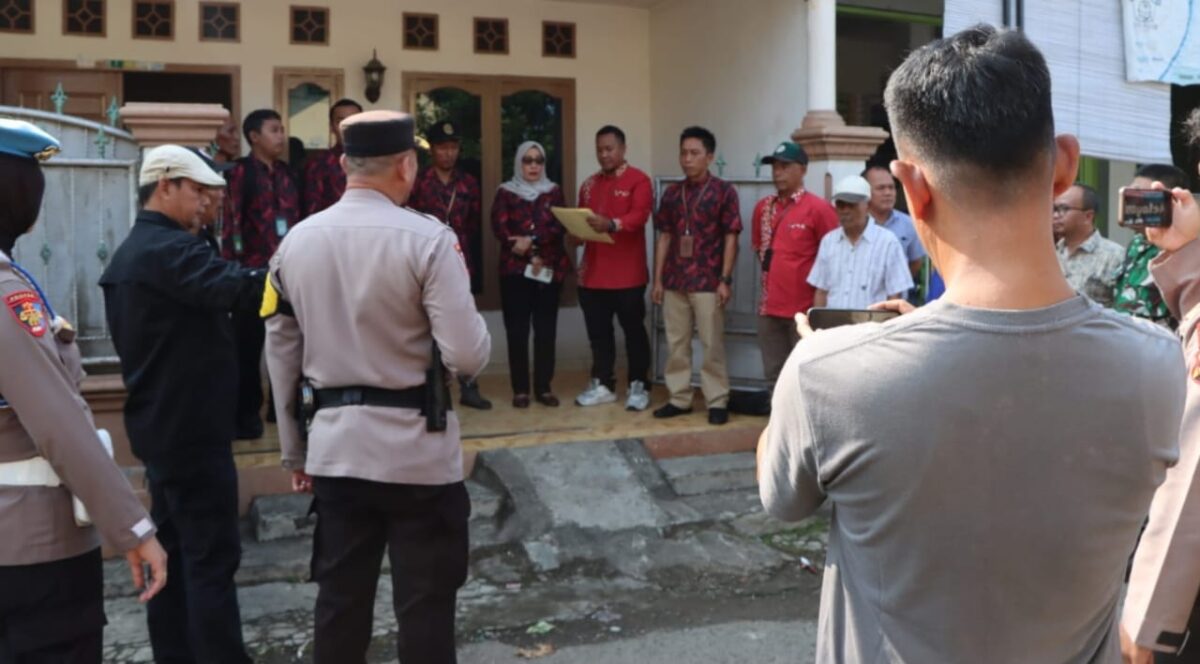 Pembacaan putusan eksekusi oleh juru sita Pengadilan Negeri Kota Agung, Kamis 24 Juli 2025 | Herdi/Media Prioritastv.com.
