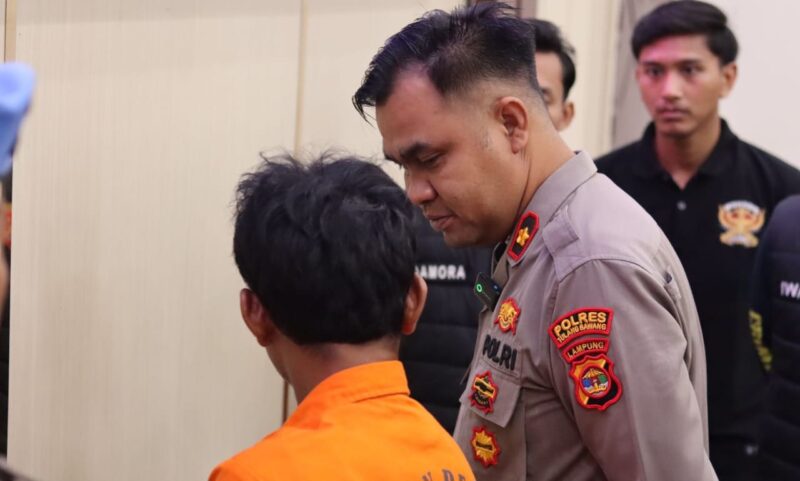 Tersangka Maryanto alias Hariyanto alias Ariyanto saat memberikan keterangan dihadapan awak media dalam konferensi pers, Sabtu 26 Juli 2025 | Prabu/Media Prioritastv.com.