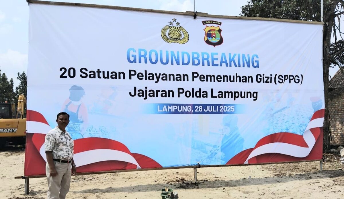 Ketua Granat Tanggamus Agus Ciek saat memperlihatkan persiapan Ground Breaking SPPG di Dusun Talang Lebar, Pulau Panggung, Tanggamus, Senin 28 Juli 2025 | Herdi/Media Prioritastv.com.