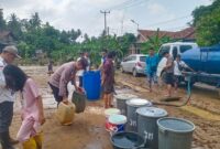 Penyaluran Air Bersih di Semaka Tanggamus, Rabu 30 Juli 2025 | Dok. Humas Polres Tanggamus.