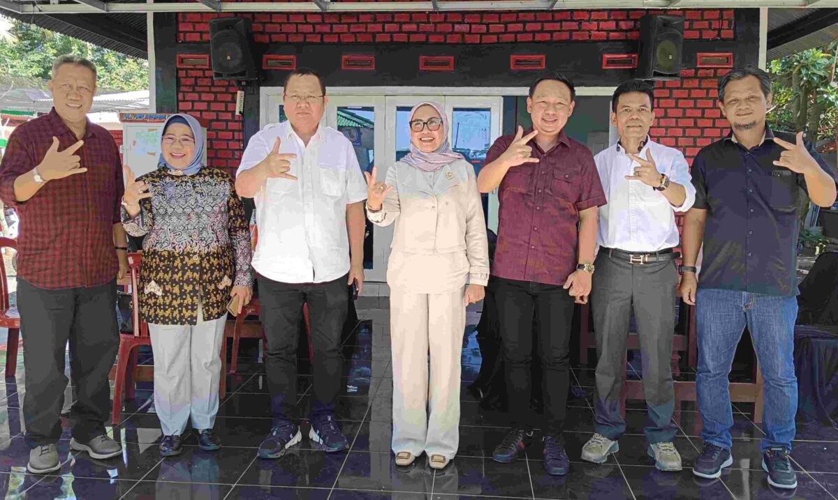 Ketua DPD PDIP Lampung, Sudin saat menyambangi Sekertaris PDIP Kota Metro yang juga Ketua DPRD Ria Hartini, Sabtu 19 Juli 2025 | Raditya/Media Prioritastv.com.