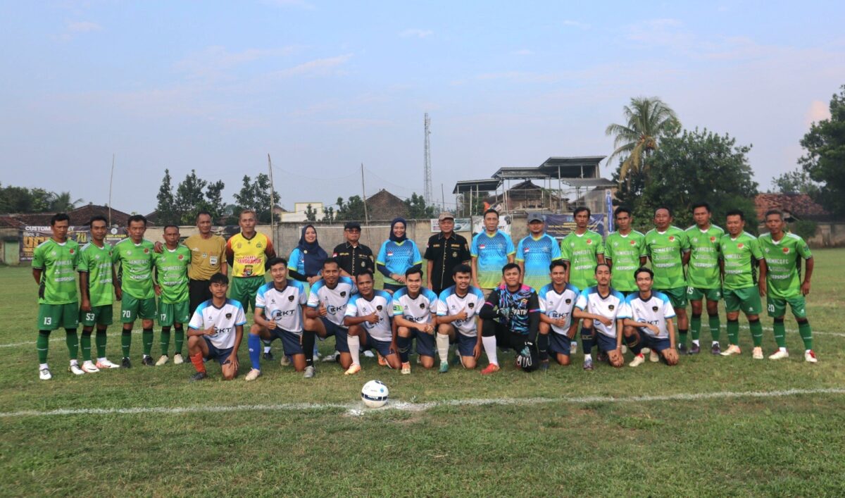 Foto Bersama Kepala BNN Kabupaten Tanggamus ibu Diani Indramaya, S.Pd. M.Si., bersama DPC GRANAT Tanggamus dan Para Pemain Turnamen BNN CUP JILID III. Foto : Asrul Ariski/Media Prioritastv.com. 