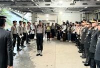 Prosesi keberangkatan jenazah Bripka Jestra Rastra menuju pemakaman di Jalan Cut Nyak Dien, Tanjung Karang, Bandar Lampung, Sabtu 26 Juli 2025, sore | Dok. Humas Polda Lampung.