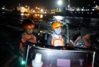 Pencarian penumpang KMP Tunu Pratama Jaya di Selat Bali, Rabu 2 Juli 2025, malam | Dok. Basarnas.