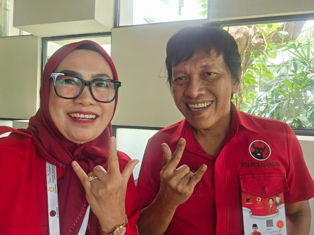 Ria Hartini bersama Wakil Sekretaris Jenderal Bidang Komunikasi DPP PDI Perjuangan Adian Napitupulu di Kongres VI. | Ist.