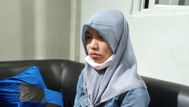 Gadis yang diinformasikan tersesat bernama Heni Arifah Nurafiha yang saat ini telah diserahkan kepada keluarganya di Kuncup Pringsewu, Minggu 3 Agustus 2025, malam | Dok. Facebook Yono Yono.