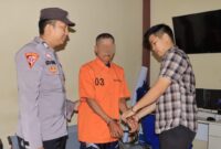 Tersangka S warga Pekon Sidodadi, Pagelaran dalam perkara Curanmor saat akan dibawa ke sel tahanan, Selasa 5 Agustus 2025 | Dok. Humas Polres Pringsewu.