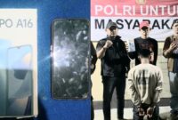 Kolase foto barang bukti yang diamankan dan tersangka TB setelah ditangkap Polsek Wonosobo, Kamis 7 Agustus 2025 | Dok. Humas Polres Tanggamus.