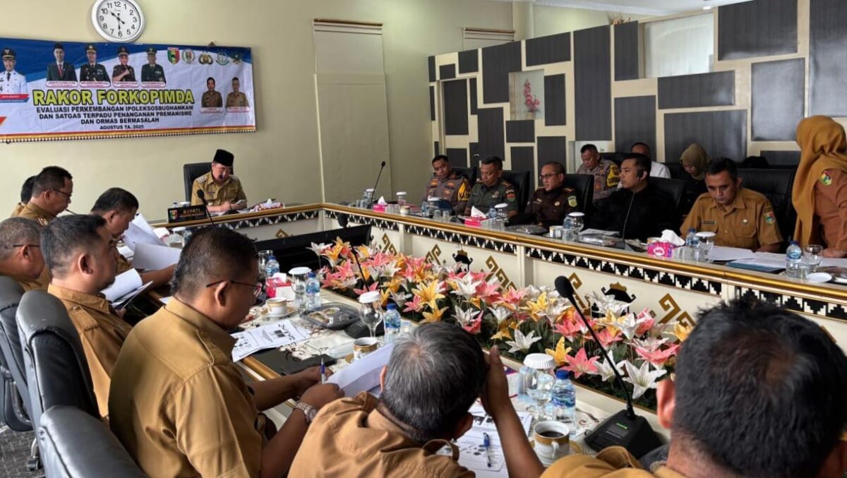 Bupati Tanggamus Moh. Saleh Asnawi saat memimpin rakor bersama Forkopimda, Senin 11 Agustus 2025 | Herdi/Media Prioritastv.com.