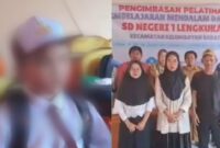 Kolase foto bocah yang direkam saat dituduh mencuri uang dan ketika guru yang diduga keluarga boca memberikan klarifikasi, Senin 11 Agustus 2025 | Ist.