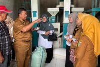 Asisten Perekonomian dan Pembangunan Hendra Wijaya Mega saat memberikan penjelasan terkait Survey Konversi Gabah Beras di Gunung Alip, Selasa, 12 Agustus 2025 | Herdi/Media Prioritastv.com.