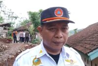 Kalak BPBD Tanggamus Irvan Wahyudi saat meninjau langsung lokasi longsor di Pekon Pekondoh Kecamatan Cukuh Balak, Rabu 13 Agustus 2025 |Herdi/Prioritastv.com.
