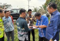 Asisten II Hendra Wijaya Mega saat menjelaskan secara detail kesiapan SPPG di 3 Kecamatan Tanggamus kepada tim survey, Kamis 14 Agustus 2025 | Herdi/Media Prioritastv.com.