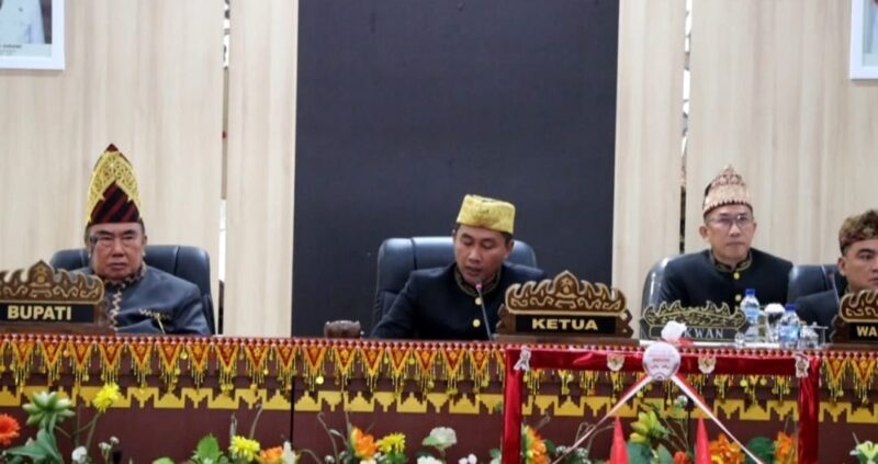 Ketua DPRD Tanggamus Agung Setio Utomo saat membuka rapat paripurna Istimewa Peringatan HUT ke 80 Republik Indonesia, Jumat 15 Agustus 2025 | Herdi/Media Prioritastv.com.